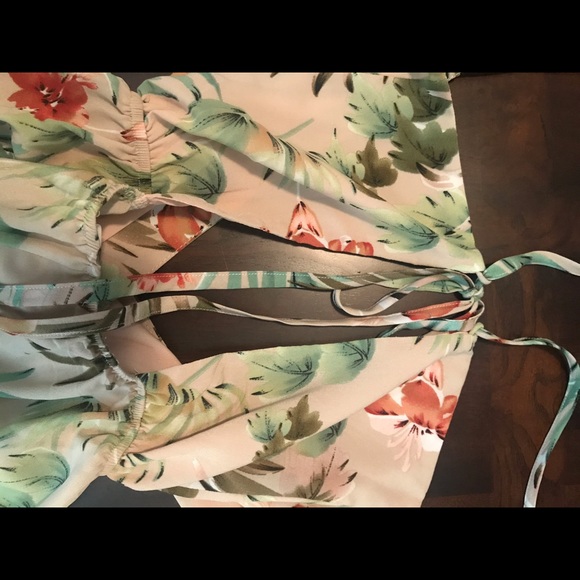 Revolve Floral romper size XS - Picture 3 of 4